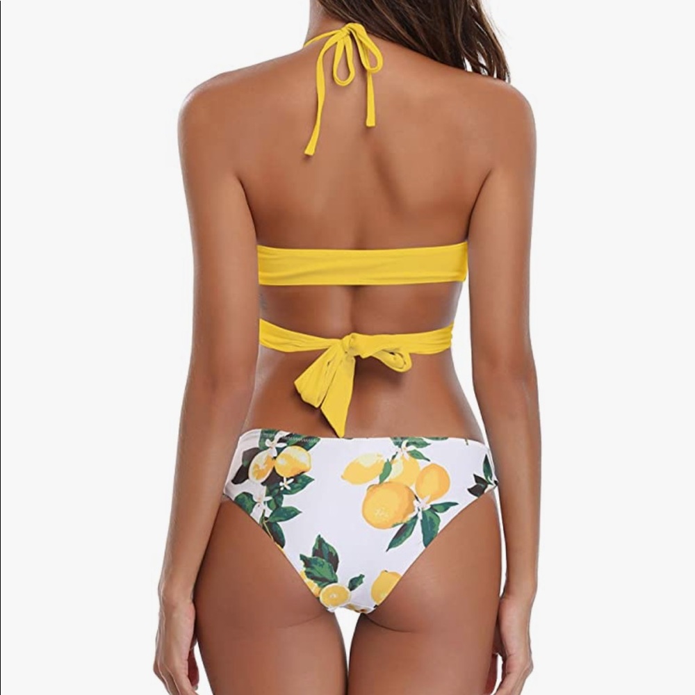 Bikini - Picture 4 of 5
